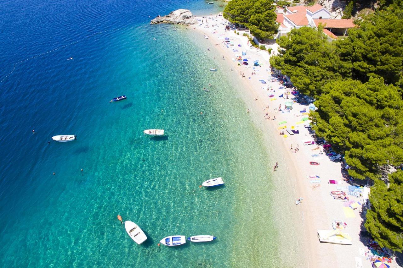 Apartments By The Sea Brela, Makarska - 11821 外观 照片