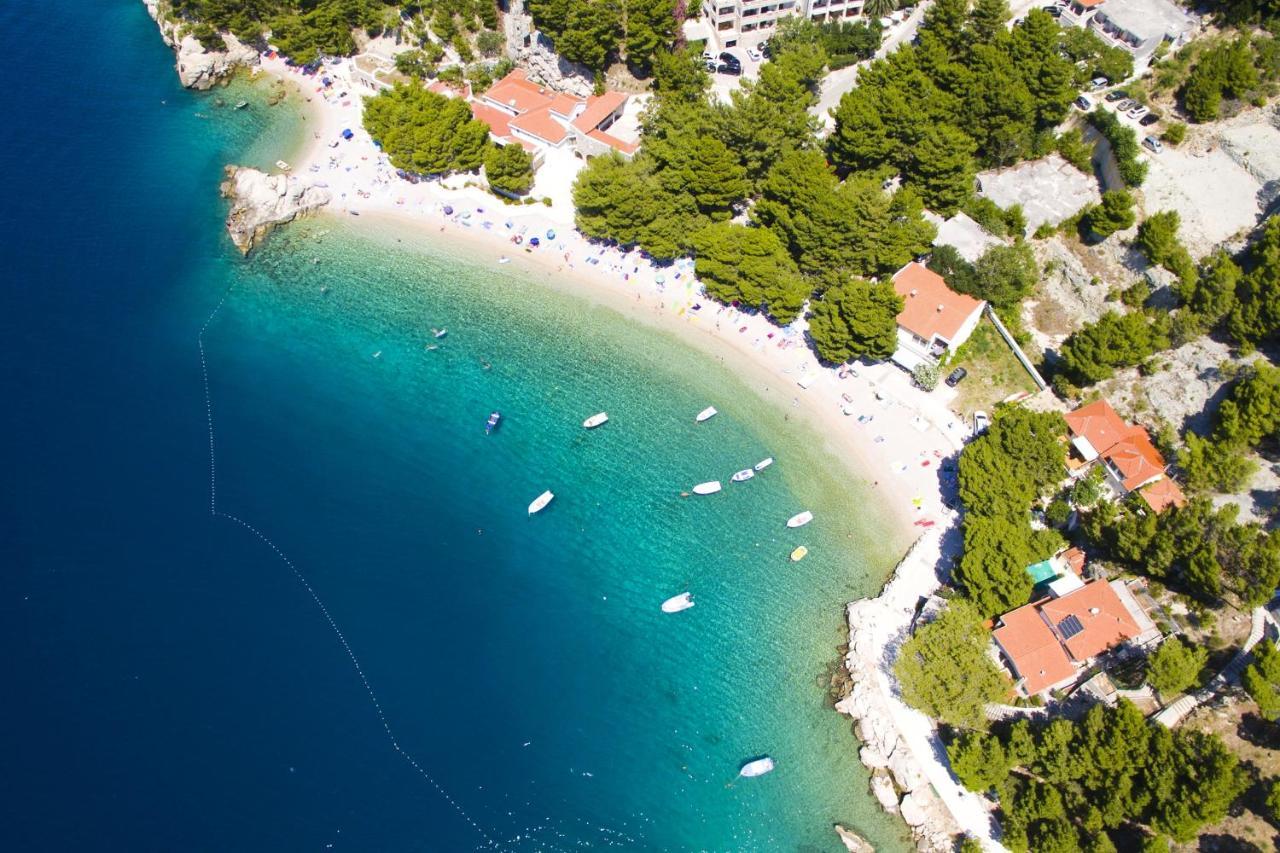 Apartments By The Sea Brela, Makarska - 11821 外观 照片