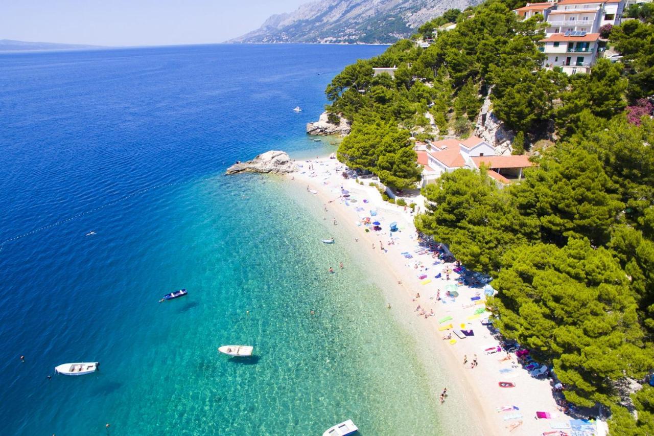 Apartments By The Sea Brela, Makarska - 11821 外观 照片