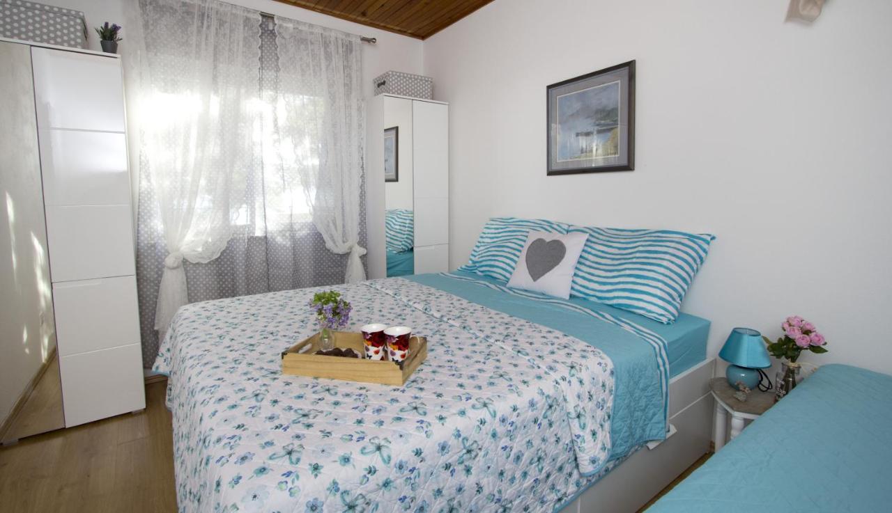 Apartments By The Sea Brela, Makarska - 11821 外观 照片