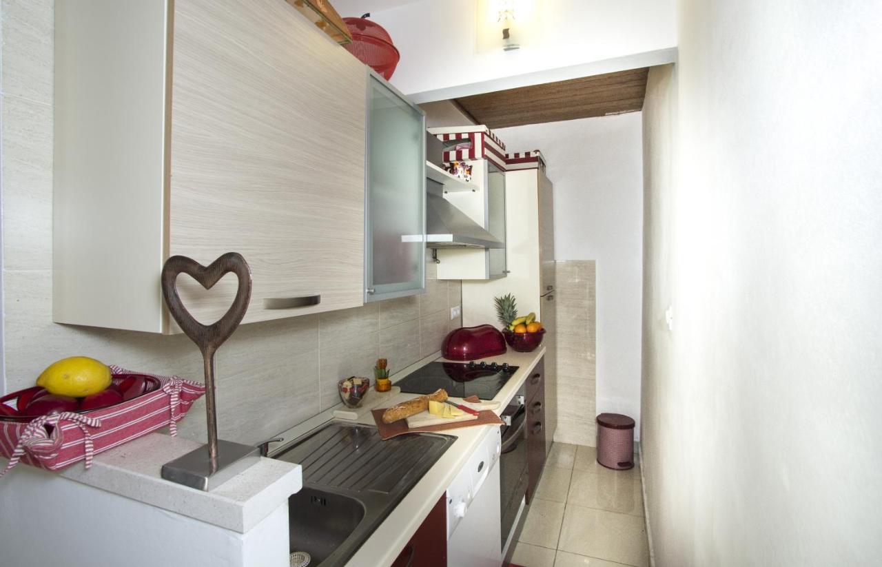 Apartments By The Sea Brela, Makarska - 11821 外观 照片