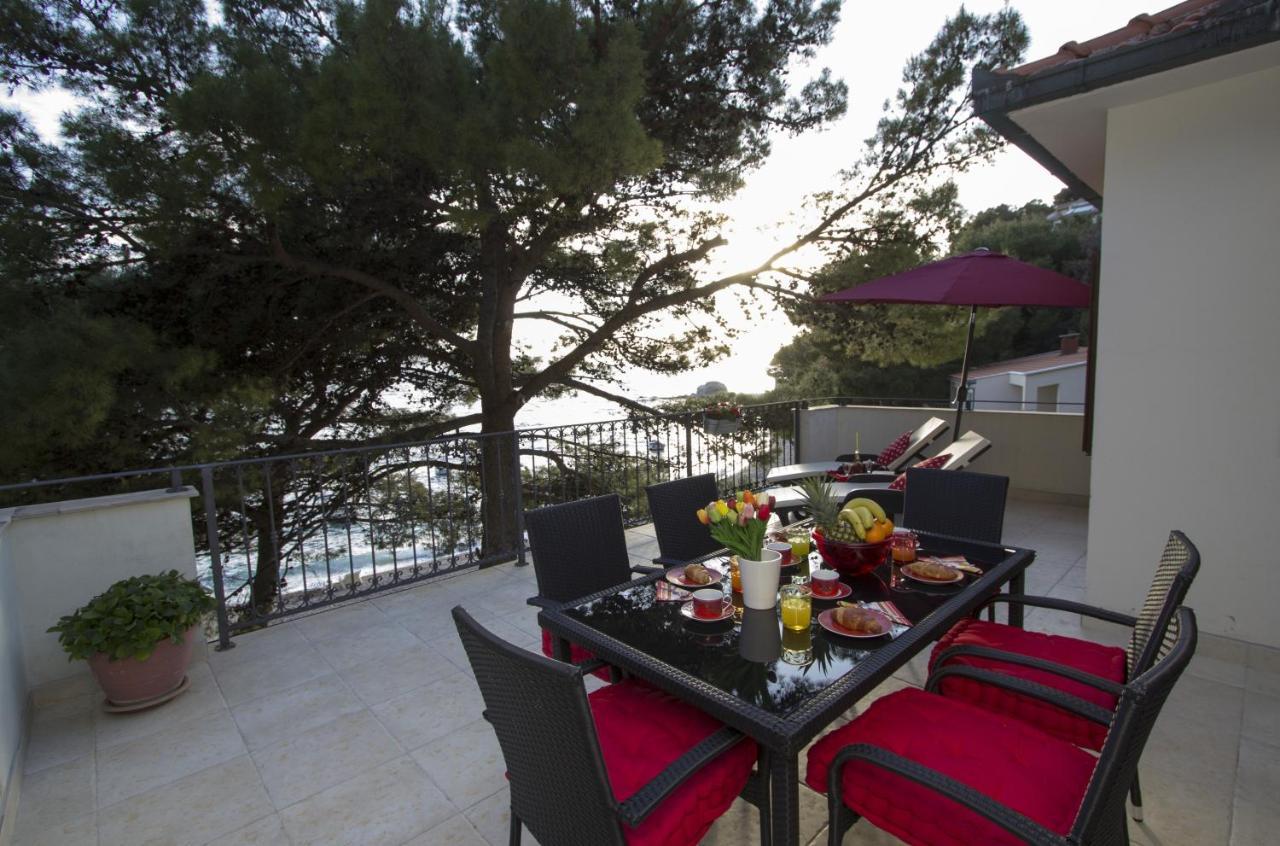 Apartments By The Sea Brela, Makarska - 11821 外观 照片